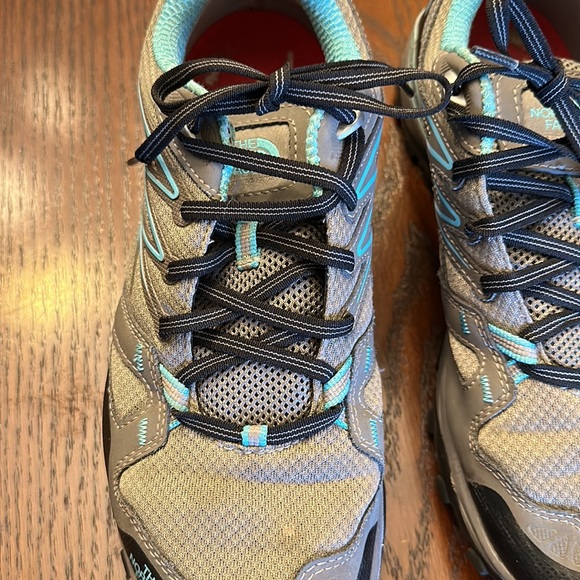 North face tennis shoes - Picture 2 of 6